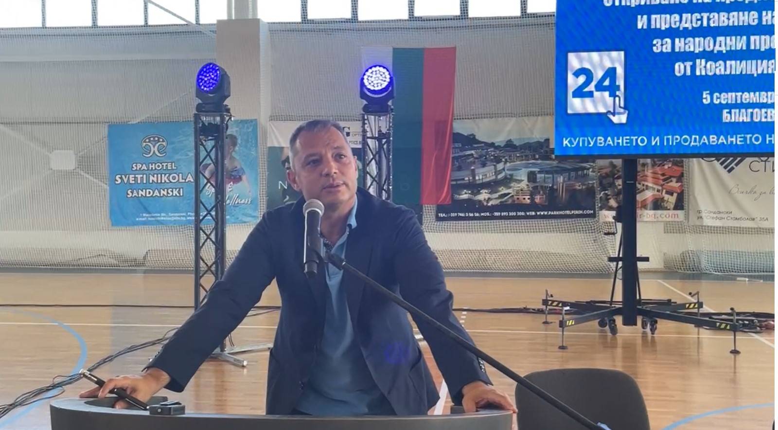  Делян Добрев 